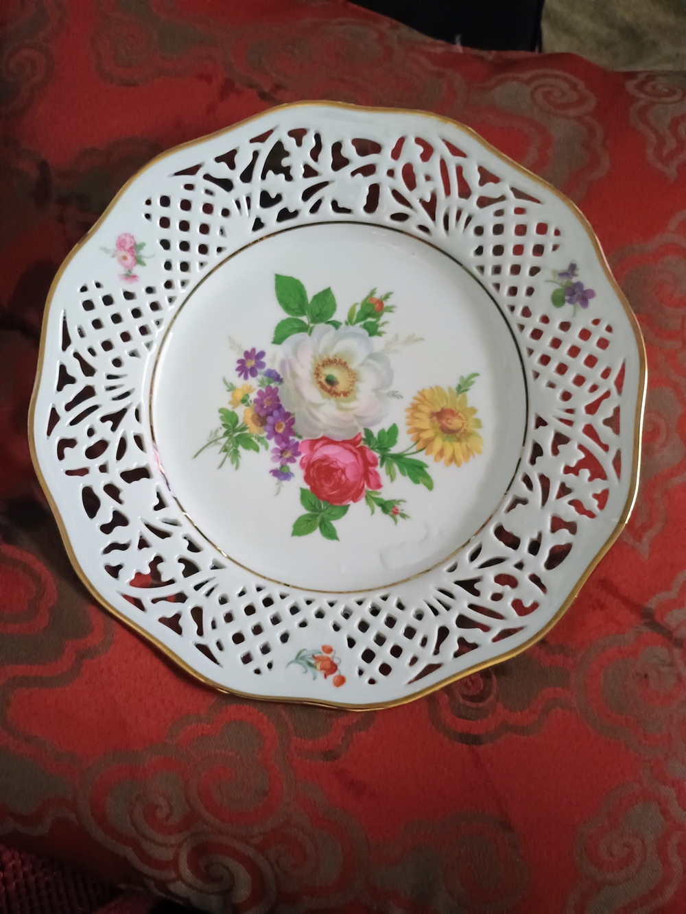 Schumann 10-1/2" Decorative Porcelain Floral Decorative Plate in White and Gold